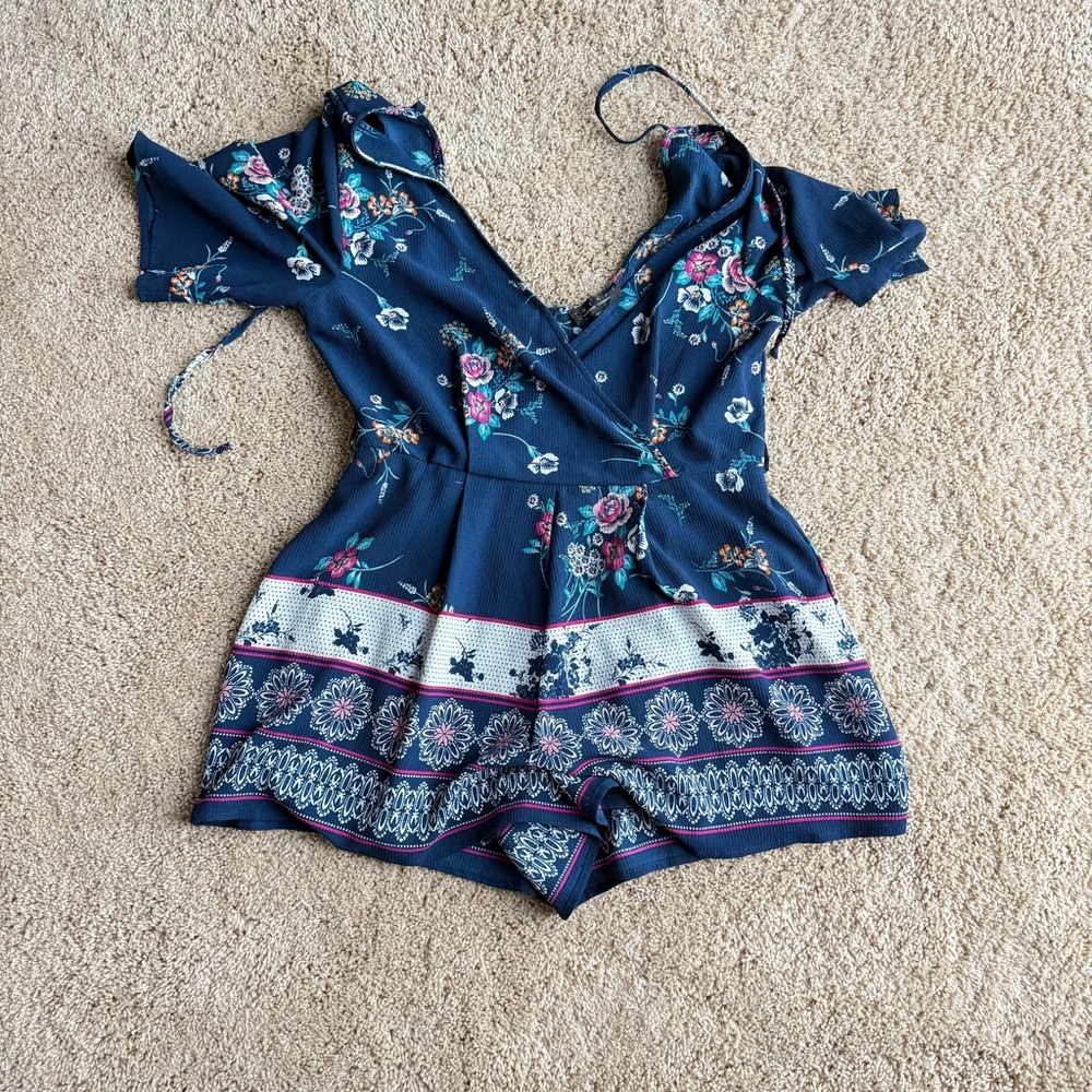 Trixxi Women’s Junior Size M Floral Mini Romper Deep‎ V Neck Blue Spring